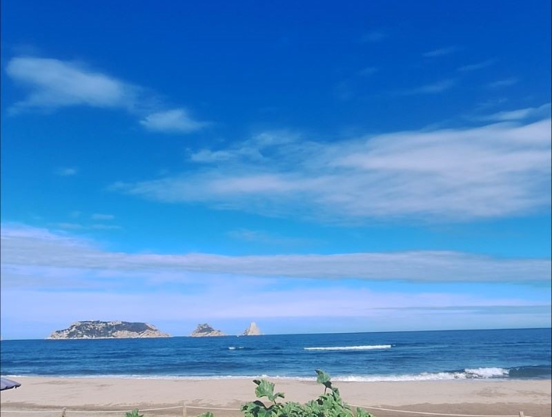 Un día Soleado en una de las playas de l'Escala Un día Soleado en una de las playas de l'Escala